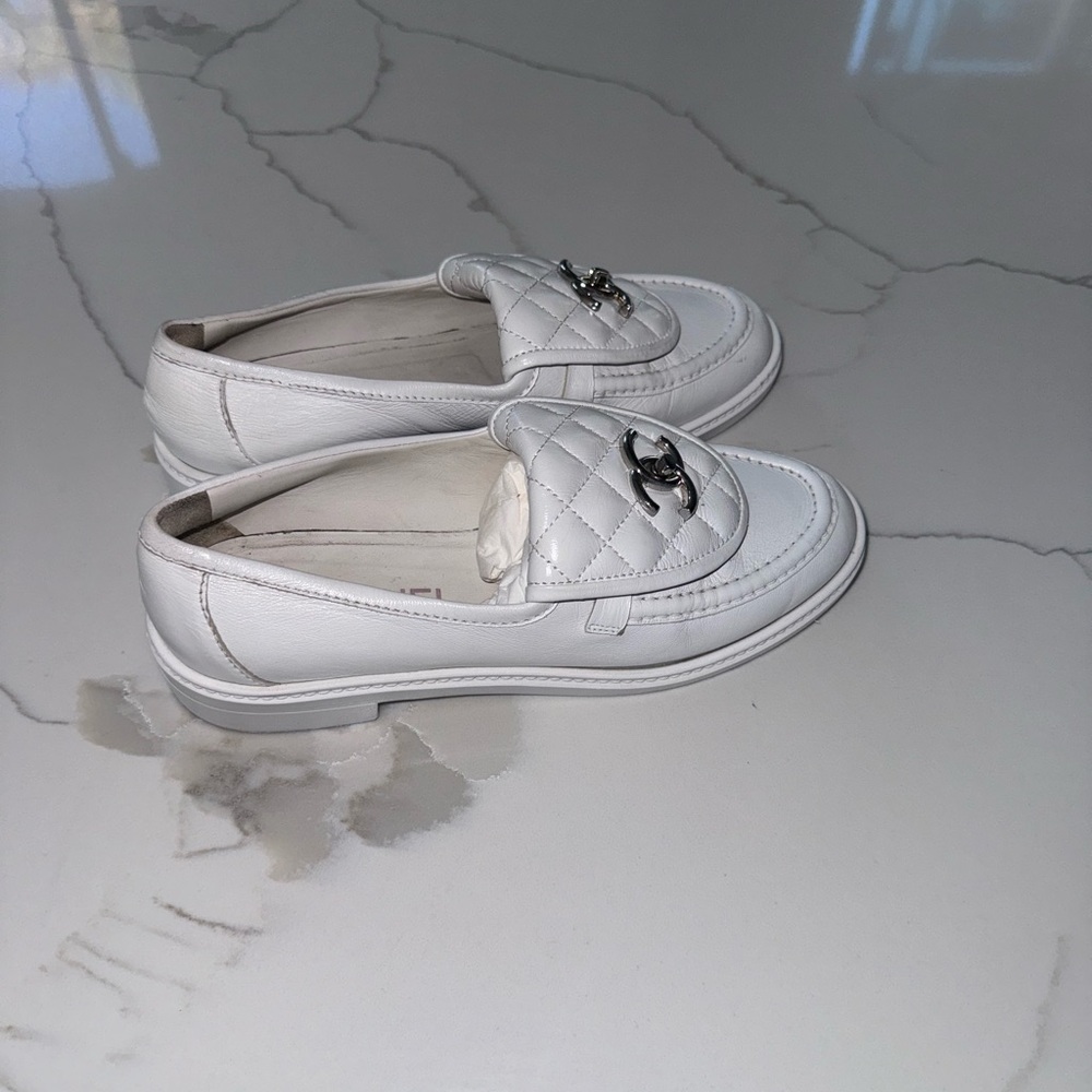 Authentic White Chanel Interlocking Cc Logo Leath… - image 3